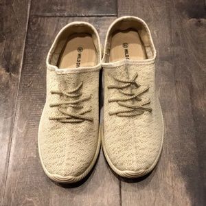 New without box! Tan size 6.5 tennis shoes